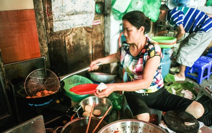 Quán bún đậu nổi tiếng phố Cát Linh: Ăn ở đây mà không nghe thấy tiếng chửi có khi lại mất vui!