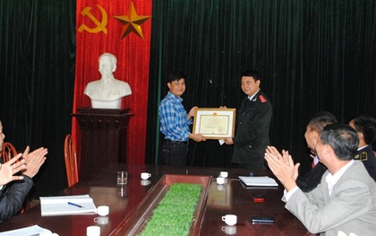 Khen thưởng người đầu tiên tố giác tội phạm chất cấm