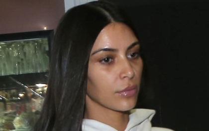 Kim Kardashian để mặt mộc nhợt nhạt, lộ vẻ hốc hác sau vụ cướp