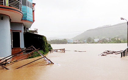 Quảng Ninh: 1 huyện bị cô lập hoàn toàn trong nước lũ