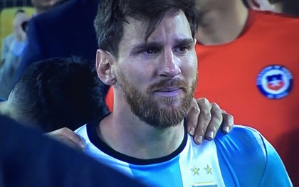 Messi khóc như đứa trẻ sau khi sút hỏng penalty