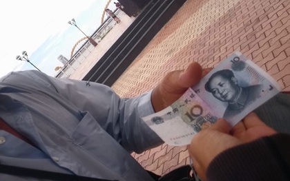 Đà Nẵng: Bán hàng thu Nhân Dân tệ, cuối ngày sẽ có người đến đổi tận nơi (!?)