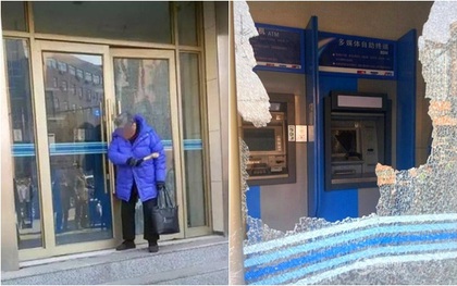 Cụ ông không rút được tiền, cụ bà cầm búa phá tan cây ATM