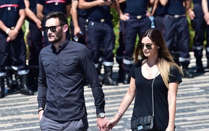 Vợ chồng thủ quân tuyển Pháp dự lễ tưởng niệm nạn nhân vụ khủng bố ở Nice