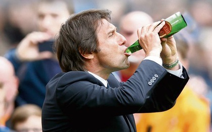 Uống bia: Bí quyết giúp Chelsea thăng hoa dưới thời Conte?