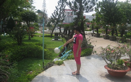 Chơi trong công viên, cháu bé bị điện giật chết