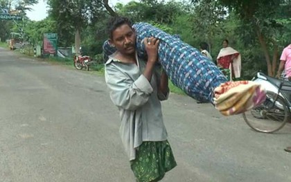Vác thi thể vợ 10 km từ bệnh viện về nhà