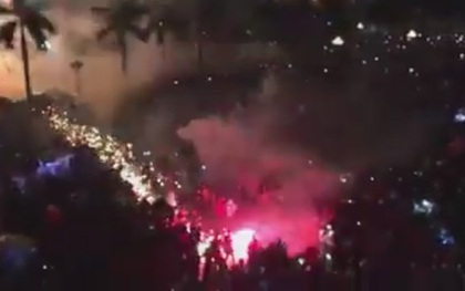 Clip: Pháo hoa ở Quảng Ngãi bắn tung tóe về phía đám đông khiến nhiều người hoảng loạn