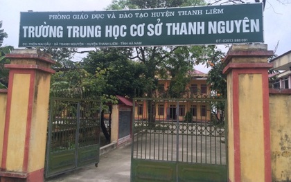 Bảo vệ khóa cổng trường, thả chó để dâm ô nữ sinh lớp 9?!