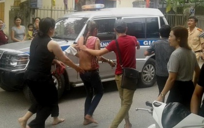 ​Một phụ nữ bị đổ xăng đốt trong quán cà phê