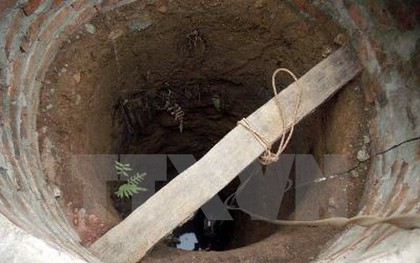 Một người bị chôn sống khi đang đào đất làm giếng nước