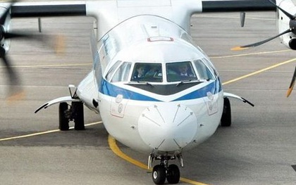Xe chở hàng đâm móp cửa tàu bay ATR, người điều khiển bị thu hồi giấy phép hành nghề