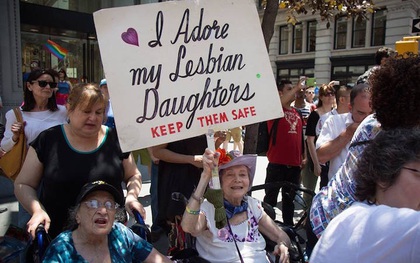 Vì cô con gái đồng tính, có một bà mẹ đã miệt mài hơn 30 năm biểu tình cùng những người LGBT
