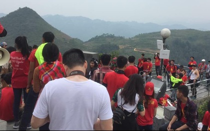 Những hình ảnh đông đúc đến ngộp thở ở Hà Giang trong dịp lễ hội Hoa tam giác mạch