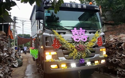 Lễ ăn hỏi độc nhất Việt Nam: Khách ăn trầu uống nước trên xe tải