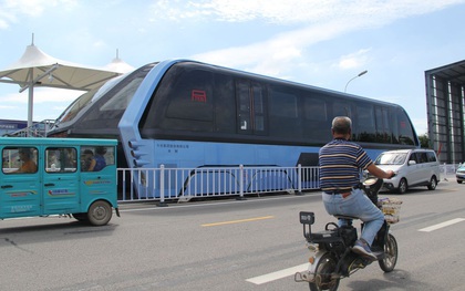 Sau thời gian gây xôn xao dư luận thế giới, xe buýt bay Trung Quốc giờ chỉ nằm "đắp chiếu"