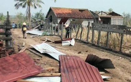 Hơn 50 nhà dân thiệt hại vì mưa đá, lốc xoáy