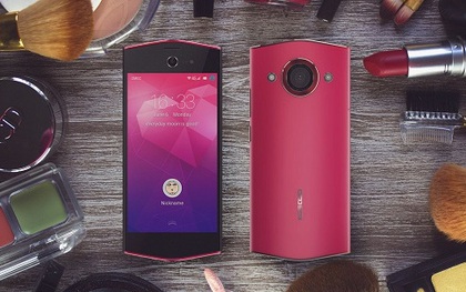Chiếc smartphone dành cho phái nữ này cũng khó hiểu như họ khi có tới sáu cạnh