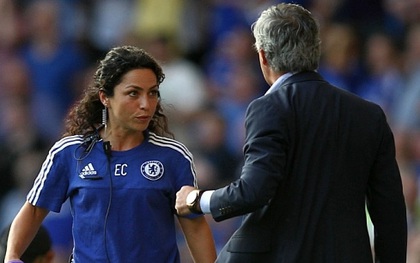 Jose Mourinho đột quỵ, được bác sĩ Eva Carneiro hết lòng cấp cứu