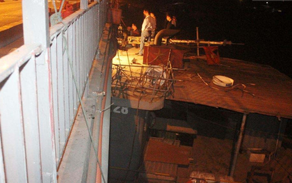 Tàu nghìn tấn đâm nứt toác cầu ở Hải Dương