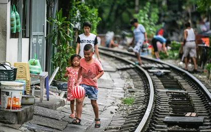 Cuộc sống bình dị nơi xóm đường tàu ồn ào, nguy hiểm nhất Hà Nội
