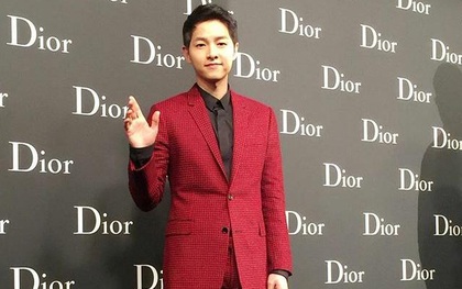 "Xin chết" trước vẻ lịch lãm của Song Joong Ki tại show diễn Dior