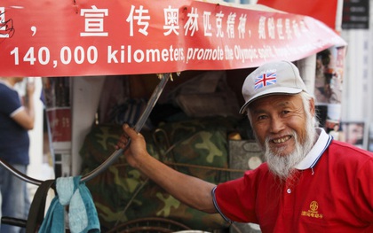 Gặp cụ ông nông dân 60 tuổi đạp xe từ Trung Quốc tới Olympic Rio 2016