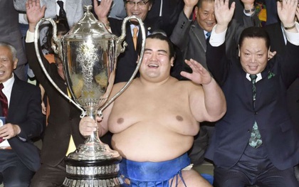 Sumo Nhật Bản giành lại vị trí thống trị sau một thập kỷ chờ đợi