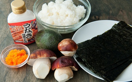 Làm sushi cuộn nấm cắn vào là giòn tan