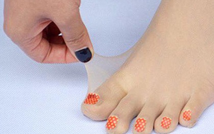 Tất giấy bàn chân giúp bạn thay đổi màu sơn móng mỗi ngày
