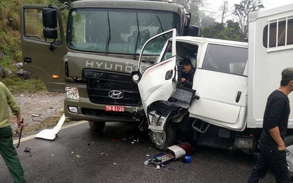 Xe chở phạm nhân đấu đầu xe chở xăng dầu, 5 chiến sĩ công an bị thương, 1 người tử vong