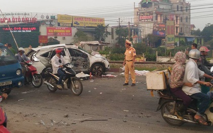 Hà Nội: Tàu hỏa tông trực diện ô tô Honda CRV, 5 người tử vong