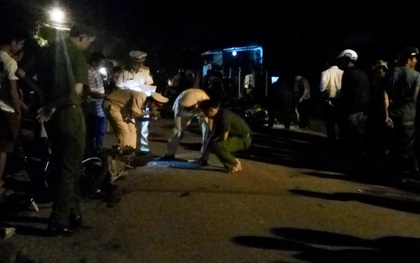 Xe máy tông nhau kinh hoàng trong đêm, 2 thanh niên nguy kịch
