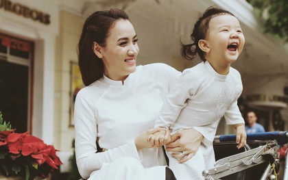 Còn 1 tháng nữa mới đến Tết nhưng Trang Nhung và con gái đã "xúng xính" áo dài rực rỡ!