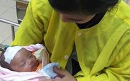 Được sưởi than, bé 36 ngày tuổi ngừng hô hấp, tuần hoàn
