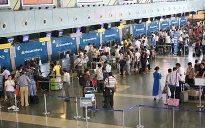 Mưa dông và sét gây mất điện tại sân bay Nội Bài