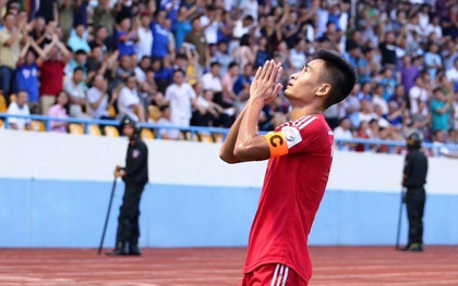 Bố tuyển thủ Việt Nam qua đời: "Ở nơi đó bố luôn cười bố nhé"