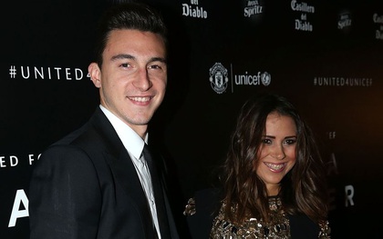 "Trai đẹp" của Man Utd đính hôn với bạn gái xinh đẹp