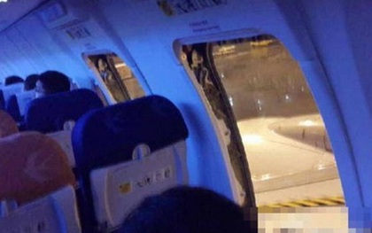 Hành khách Vietnam Airlines lại tự mở cửa thoát hiểm