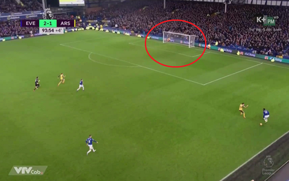 Quá nhiều cảm xúc trong phút bù giờ cuối cùng trận Everton hạ gục Arsenal
