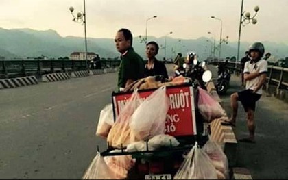 Bỏ lại xe bán bánh mỳ, người đàn ông bất ngờ nhảy xuống sông Đà