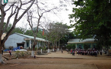 Học sinh tố thầy giáo xâm hại: Phụ huynh đến lớp đưa con về nhà