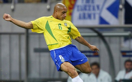 Huyền thoại Roberto Carlos bị tố dùng doping ở World Cup 2002