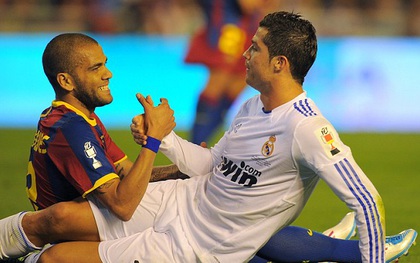 Dani Alves tố Barca vô ơn, giảng hòa với Ronaldo