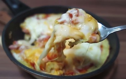 Không cần lò cũng chẳng cần bột, làm pizza kiểu này thì ai cũng làm được