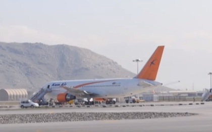 Đi trễ giờ, ông nghị đòi máy bay quay lại đón