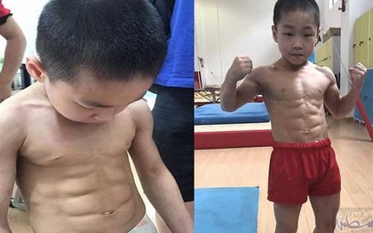 Bé trai khoe cơ bụng tám múi gây sốt mạng