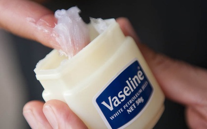 Vaseline không chỉ dùng để dưỡng da mà còn rất hữu dụng trong các việc ít ai ngờ sau
