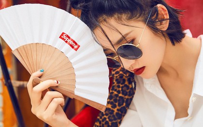 Có ai ngờ quạt giấy các cụ vẫn dùng nay lại là phụ kiện thời trang sang chảnh nhất hè này