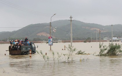 Khẩn cấp: Lũ đặc biệt lớn trên các sông từ Quảng Trị đến Bình Định